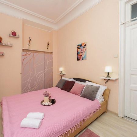 Comfortable Apartment In The Very Center Of Odessa Exterior photo