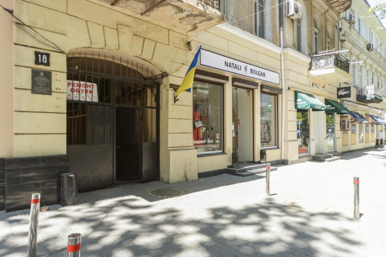 Comfortable Apartment In The Very Center Of Odessa Exterior photo